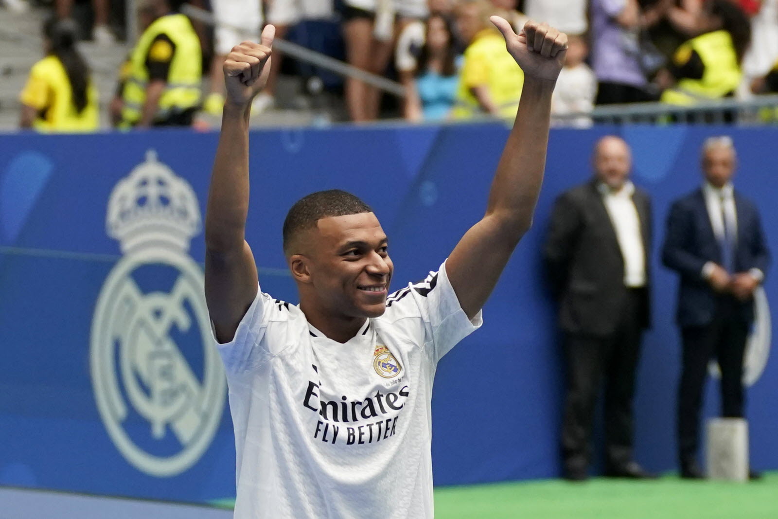 kylian mbappe avec le maillot du real madrid photo sipa 1721128471 IPTV Trends